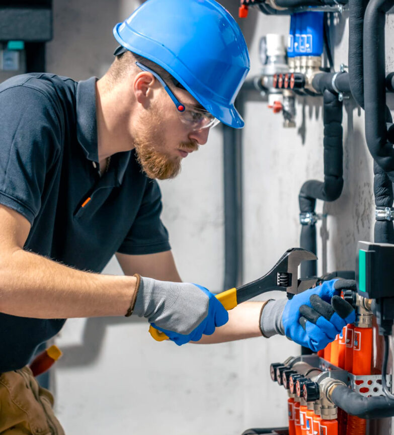 Hydraulik przy pracy